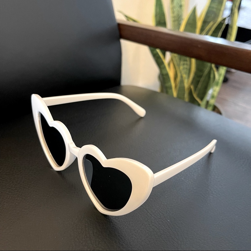 Heart Sunglasses 🤍💗  (Great for DIY)